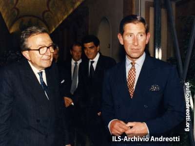 Giulio Andreotti con il principe Carlo di Galles.