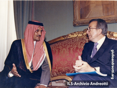 Settembre 1990. Andreotti incontra a Palazzo Chigi il principe Saudita Al Faisal.