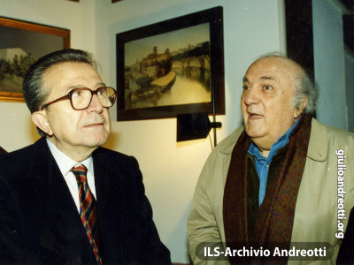 Andreotti con Federico Fellini nel 1990.