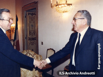 Andreotti con Henry Kissinger a Palazzo Chigi.