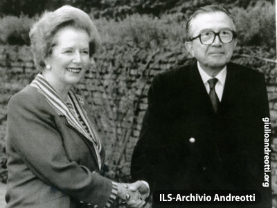 1990. Andreotti con Margaret Thatcher.