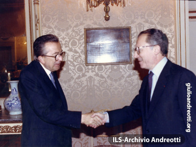 1990. Andreotti con Jacques Delors, presidente della Commissione europea.