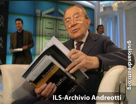 Andreotti negli studi televisivi di Porta a Porta.