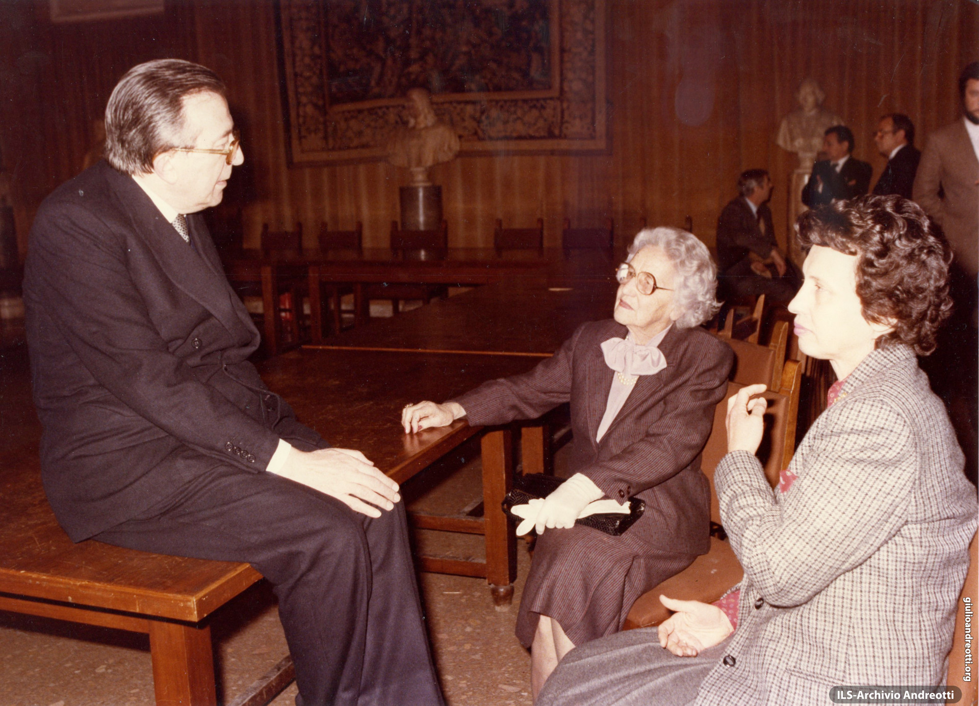 4-5 dicembre 1997. Convegno della Fondazione De Gasperi. Andreotti con Francesca e Maria Romana De Gasperi.