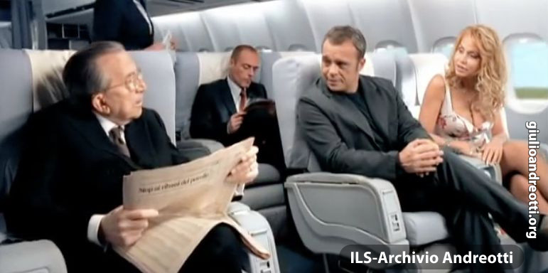 2005. Andreotti protagonista dello spot pubblicitario della società telefonica 3 Italia con Valeria Marini e Claudio Amendola.