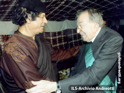 7 ottobre 2008. Tripoli. Giulio Andreotti insignito di una onorificenza libica.