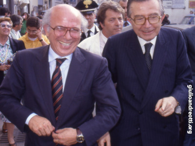 Andreotti con Paolo Cirino Pomicino, ministro del Bilancio nei governi Andreotti VI e VII.