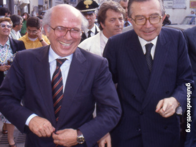 Andreotti con Paolo Cirino Pomicino, ministro del Bilancio nei governi Andreotti VI e VII.