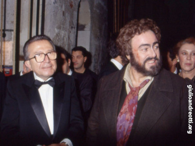 Andreotti con Luciano Pavarotti.