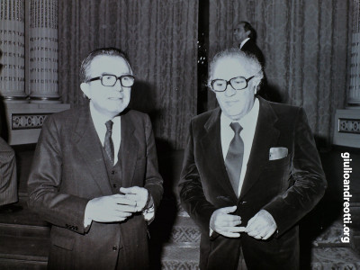 Andreotti con Federico Fellini. I due personaggi furono legati da una cordiale amicizia.