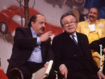 Andreotti ospite nel salotto televisivo di Maurizio Costanzo.