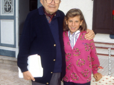 Estate del 1991. Andreotti con la nipote Giulia durante le vacanze a Cortina.