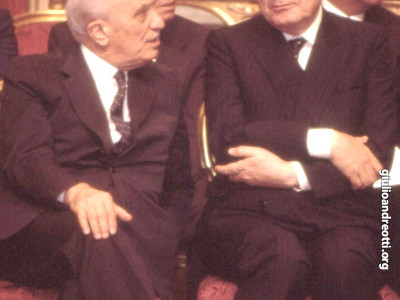Andreotti, ministro degli Esteri, e Fanfani, ministro dell’Interno, alla cerimonia di giuramento del governo Goria il 29 luglio 1987.