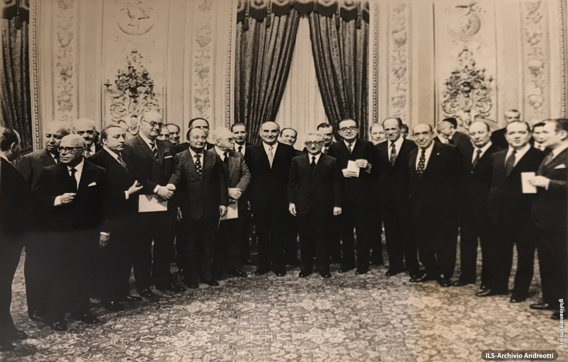 Giugno 1972. Il governo Andreotti-Malagodi posa per la foto ricordo in Quirinale dopo la cerimonia di giuramento.