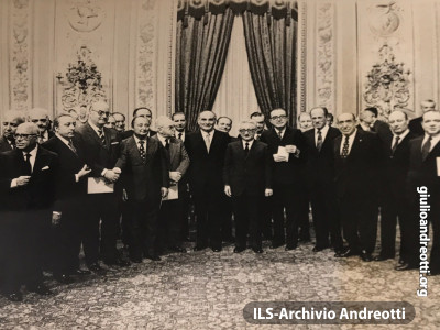 Giugno 1972. Il governo Andreotti-Malagodi posa per la foto ricordo in Quirinale dopo la cerimonia di giuramento.