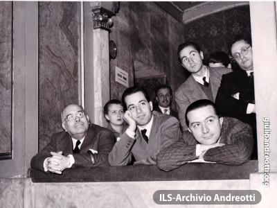 Roma 21-25 novembre 1952. Congresso nazionale della Democrazia Cristiana. Accanto ad Andreotti, Stefano Reggio d’Aci e Giorgio Tupini.