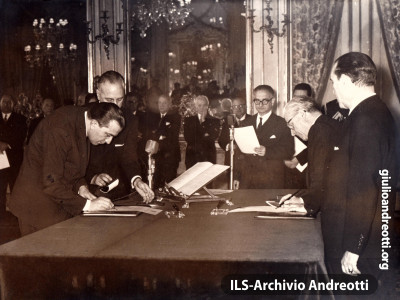 Il giuramento di Andreotti come Ministro della Difesa del Governo Tambroni. 26 marzo 1960
