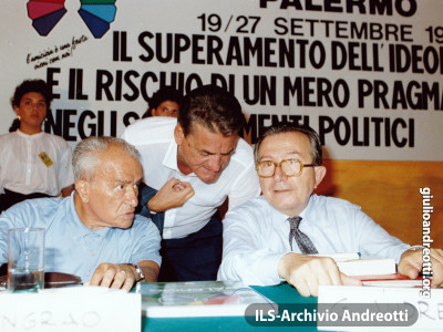 Festa dell’Amicizia della DC. Palermo settembre 1987. Andreotti con Mino Martinazzoli e Pietro Ingrao.