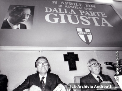 18 aprile 1990. Consiglio nazionale della DC. Andreotti, Presidente del Consiglio, accanto a Forlani, Segretario del Partito.