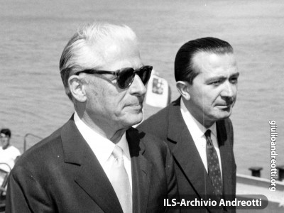 22 luglio 1961. Il Presidente della Repubblica Giovanni Gronchi presenzia nelle acque di Gaeta alla cerimonia per commemorare i cento anni della Marina