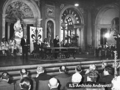 Andreotti inaugura a Firenze la Mostra sull’Artigianato il 24 aprile 1965.