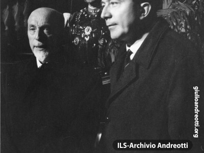 Dicembre 1964. Andreotti con Giuseppe Medici, Ministro per la Riforma della Pubblica Amministrazione, in Quirinale per l’insediamento del Presidente della Repubblica Saragat.