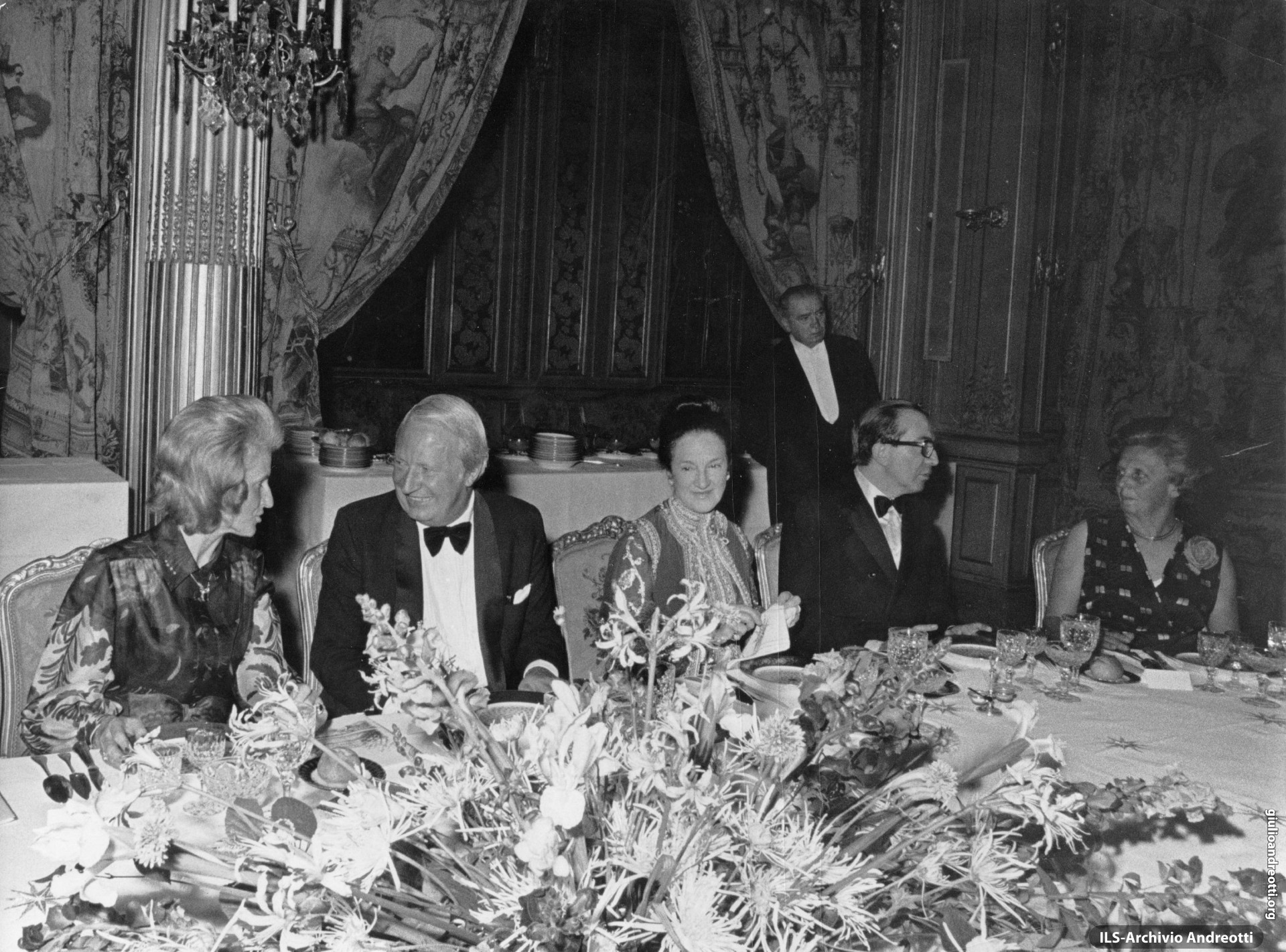 Cena di gala al vertice europeo di Parigi (19-22 ottobre 1972). Con Andreotti, il premier britannico Heath