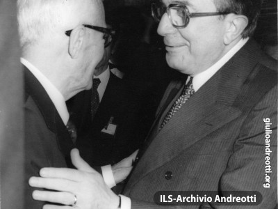 9 luglio 1978. Il saluto di Andreotti a Sandro Pertini dopo il giuramento quale Presidente della Repubblica.