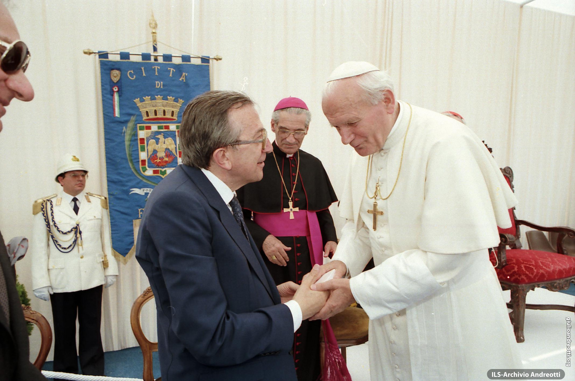 L’incontro del Presidente del Consiglio Andreotti con Giovanni Paolo II in visita a Gaeta il 25 giugno 1989
