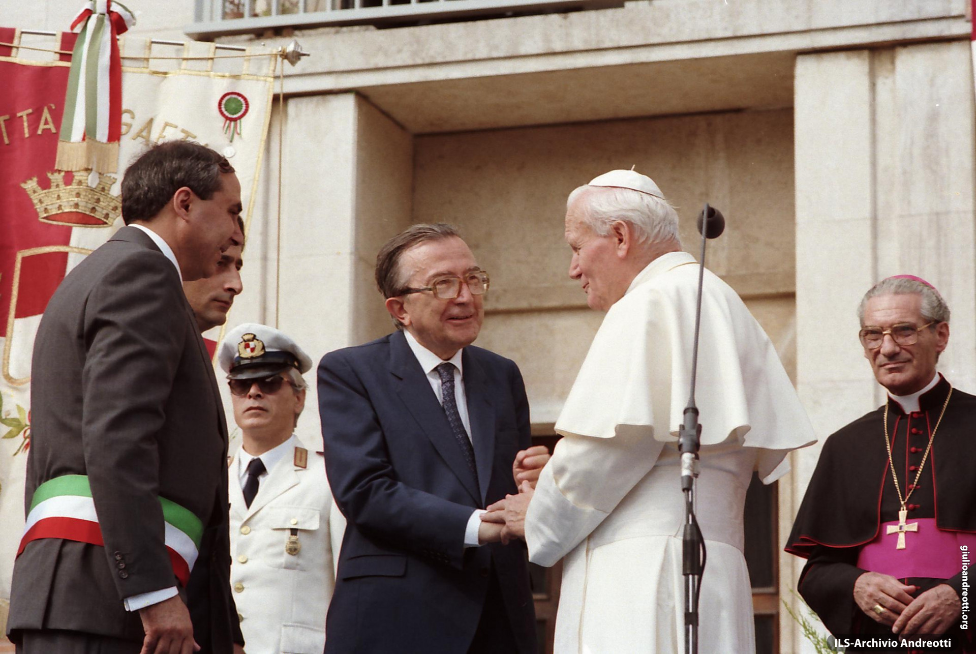 L’incontro del Presidente del Consiglio Andreotti con Giovanni Paolo II in visita a Gaeta il 25 giugno 1989