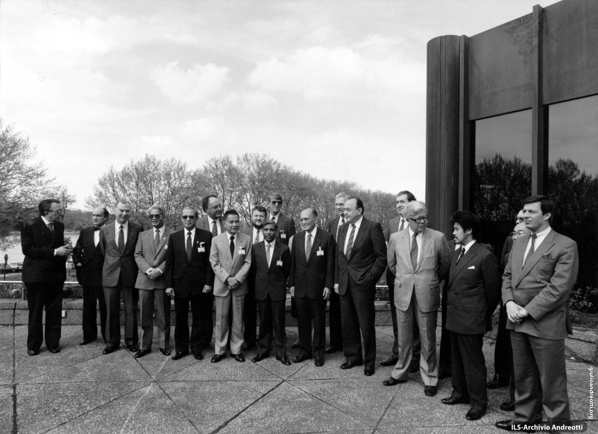 2 maggio 1988. Riunione a Dusseldorf dei ministri degli Esteri della Comunità europea e dell’ASEAN.