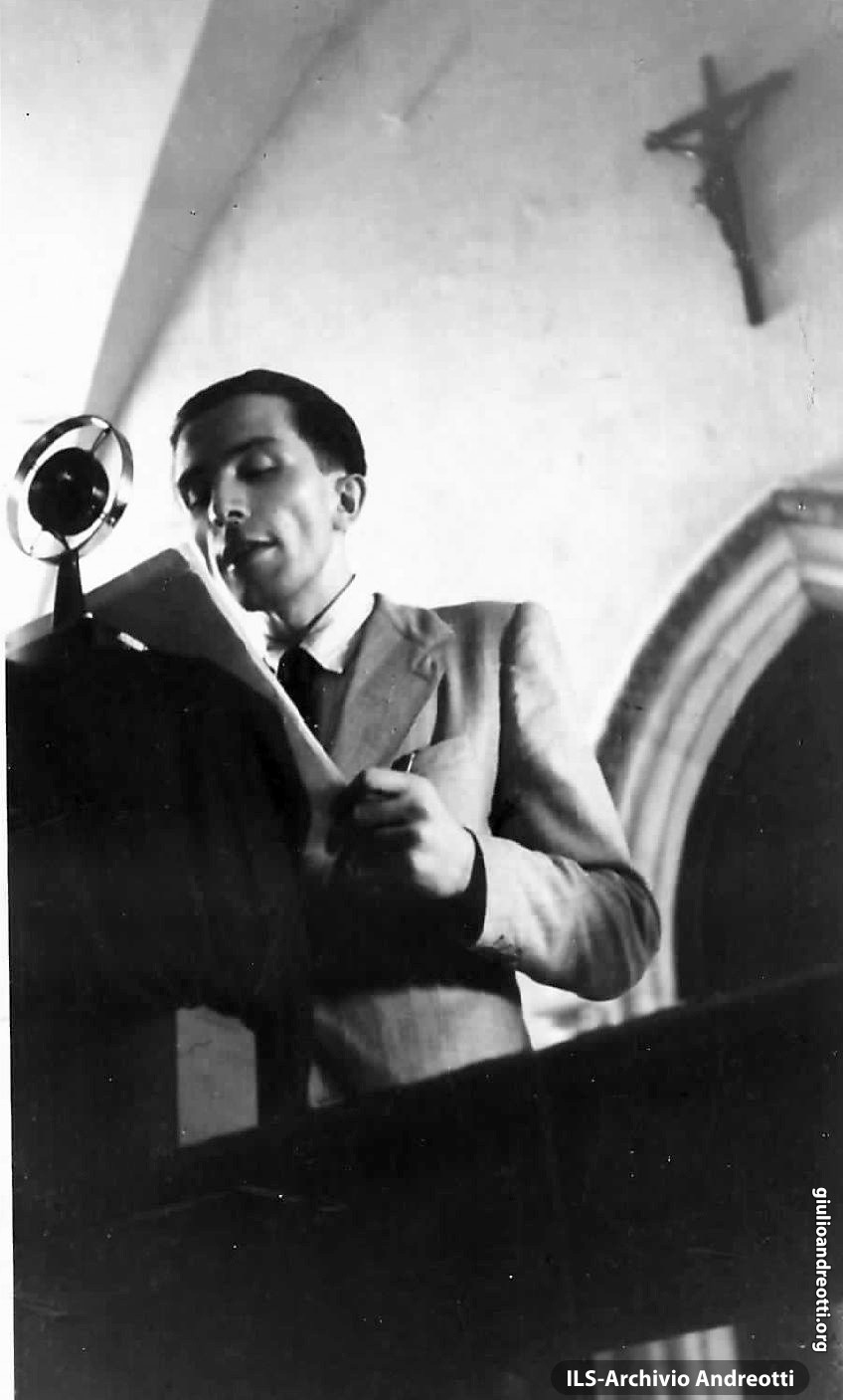 Nel settembre del 1942 ad Assisi, Presidente della Fuci.