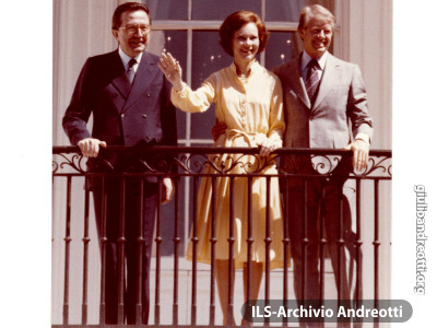 Foto con dedica di Jimmy e Rosalynn Carter in occasione della visita ufficiale di Andreotti al Presidente degli Stati Uniti il 26 luglio 1977